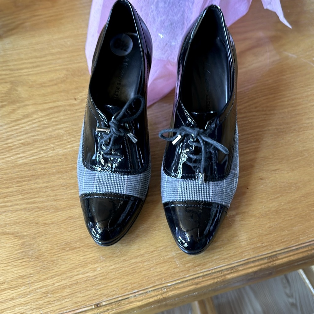 Anne Klein 6 1/2 high heels patten leather worn maybe 3 times super cute.